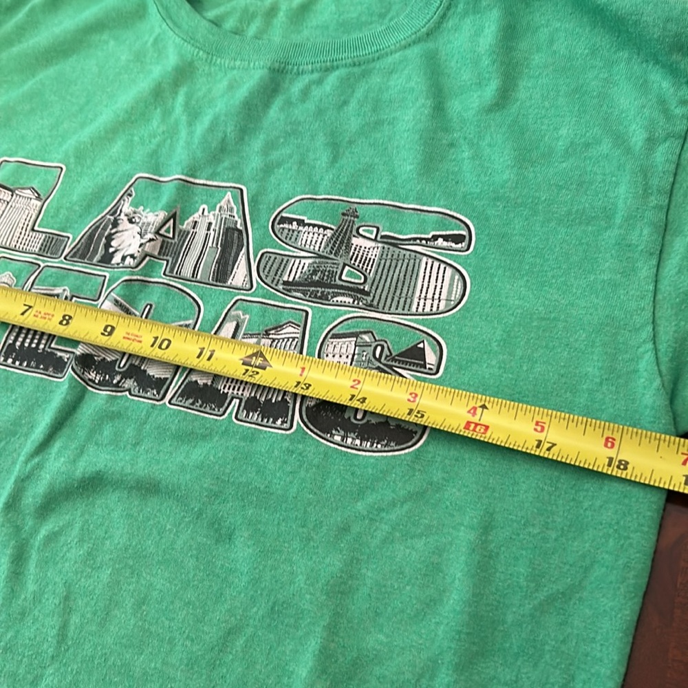 Green Las Vegas Nevada Men's graphic Logo T-shirt Preloved Size Small - Picture 3 of 4